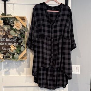 Torrid Black and Gray Plaid High-Low top size 2 x